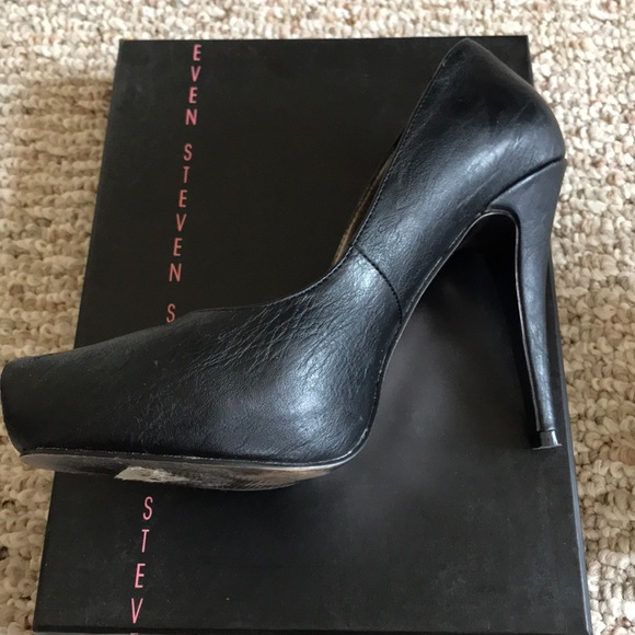 High heel pumps - Picture 2 of 4